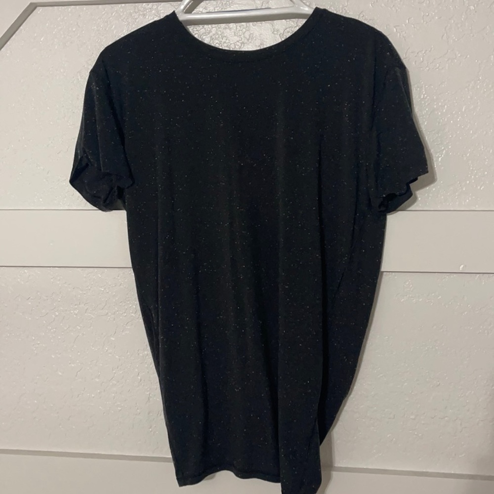 black with white specks & cute tie detail in the back lulu top